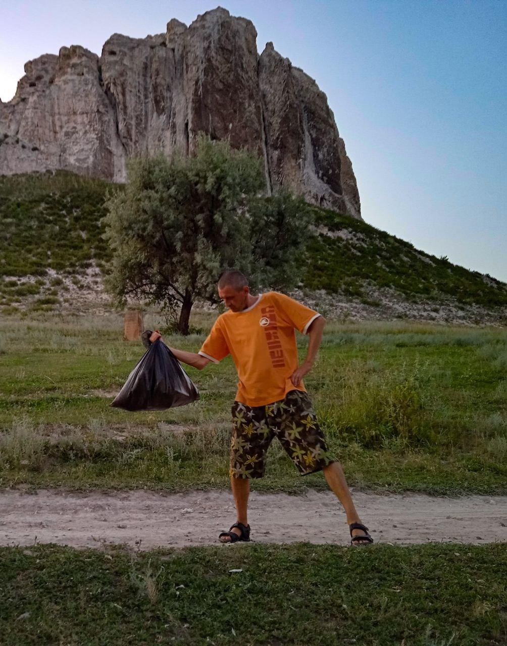 Clean-up on the rocks of Bilokuzmynivkaи